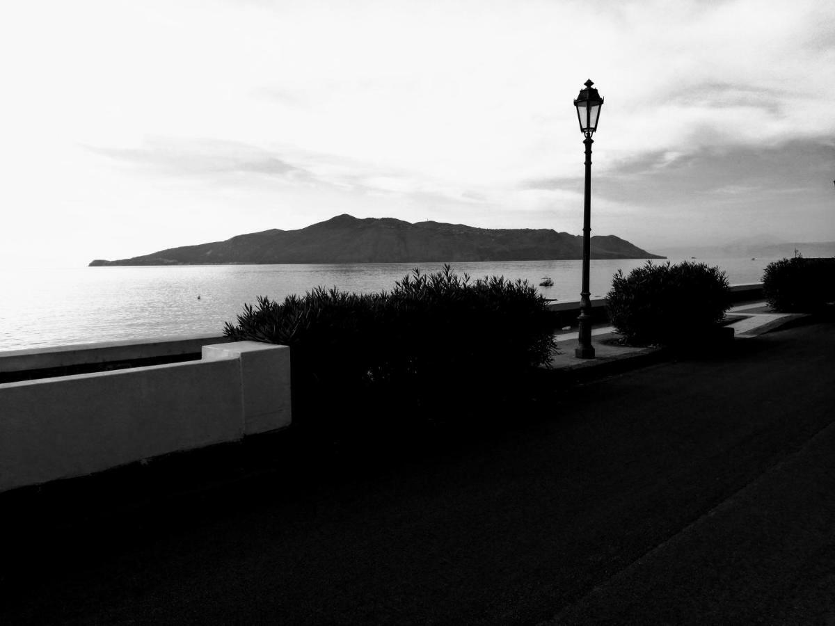 La Casa Di Via Lungomare Villa Santa Marina Salina Kültér fotó